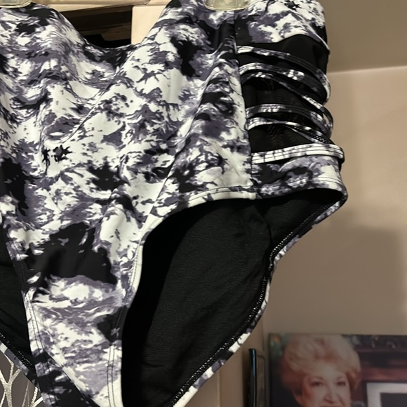 Tankini top with matching bottoms never worn - Picture 5 of 5